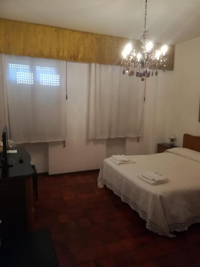 Manu Vintage B&B Cattolica Bagian luar foto