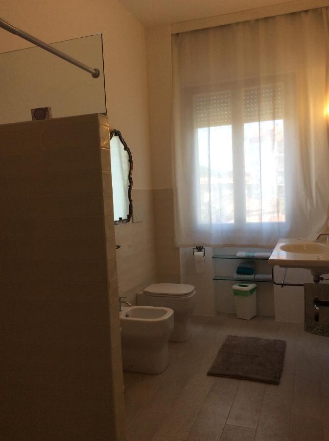 Manu Vintage B&B Cattolica Bagian luar foto