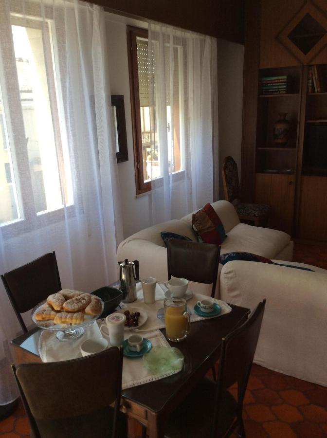 Manu Vintage B&B Cattolica Bagian luar foto