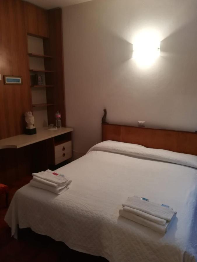 Manu Vintage B&B Cattolica Bagian luar foto