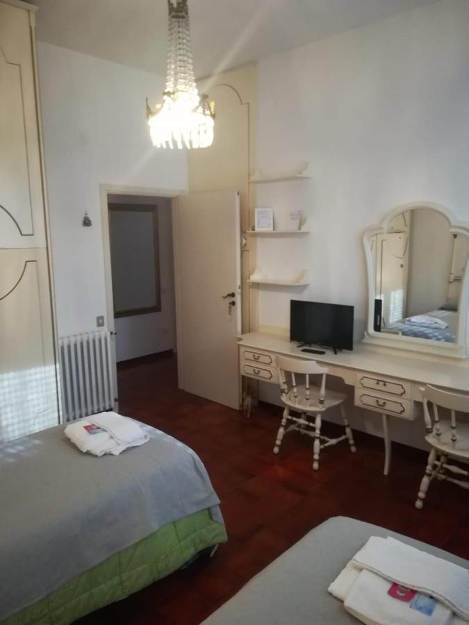 Manu Vintage B&B Cattolica Bagian luar foto