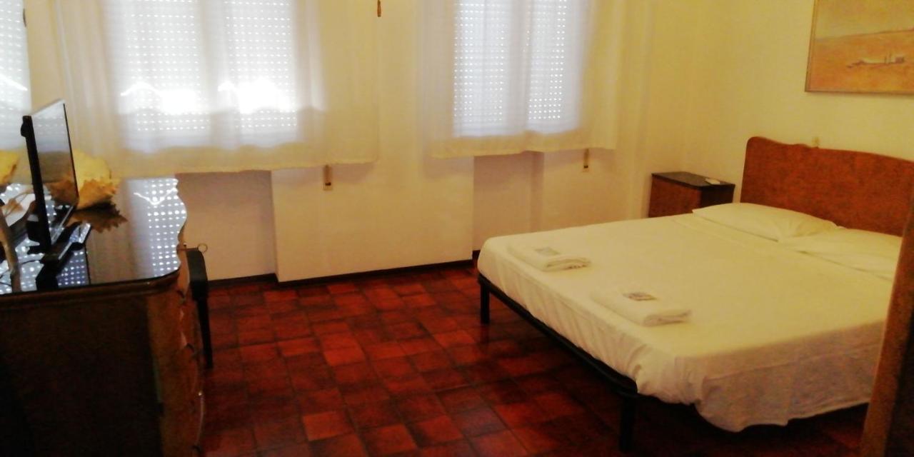 Manu Vintage B&B Cattolica Bagian luar foto